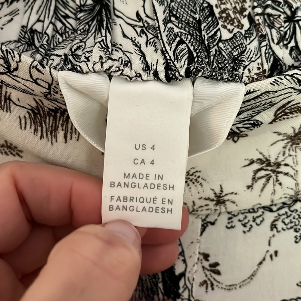 H & M shorts size 4 - Picture 2 of 5